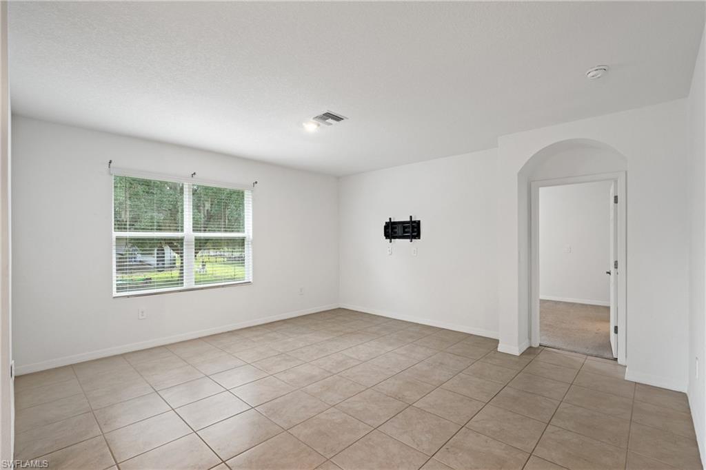2261 Webster Rd Property Photo 11