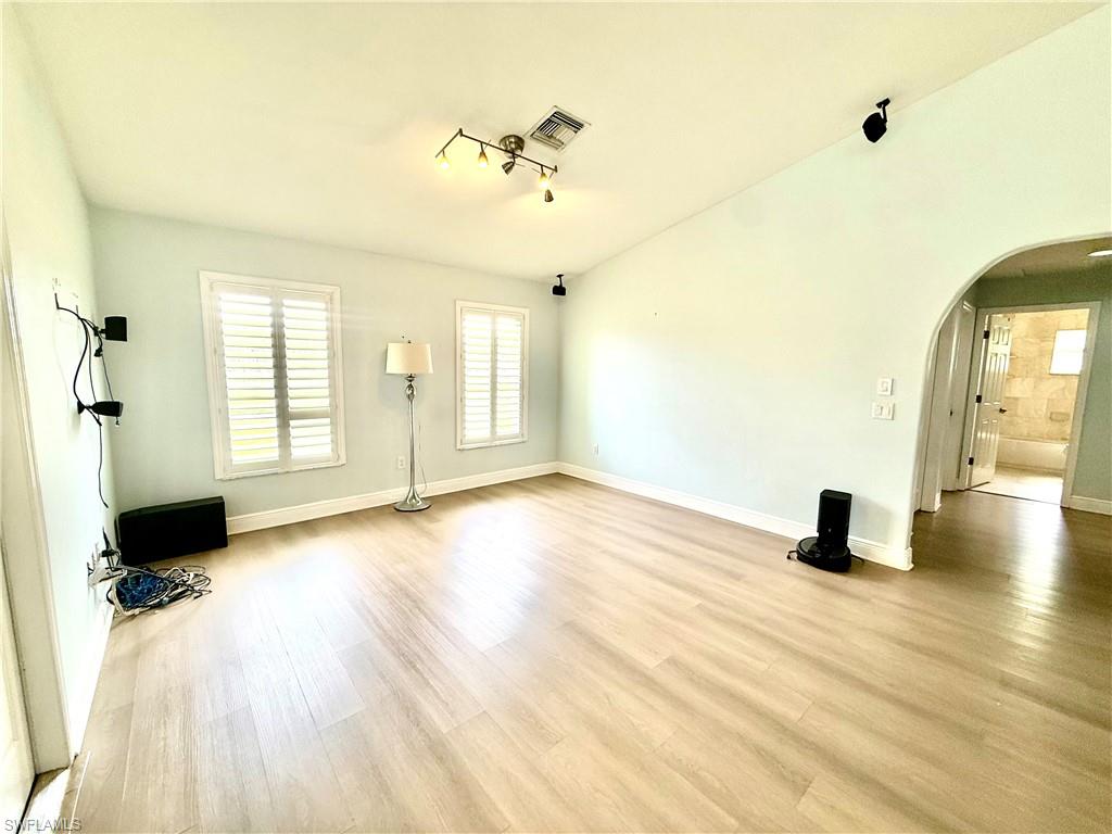 711 Sawyer St Property Photo 18