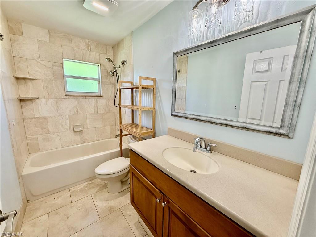 711 Sawyer St Property Photo 27