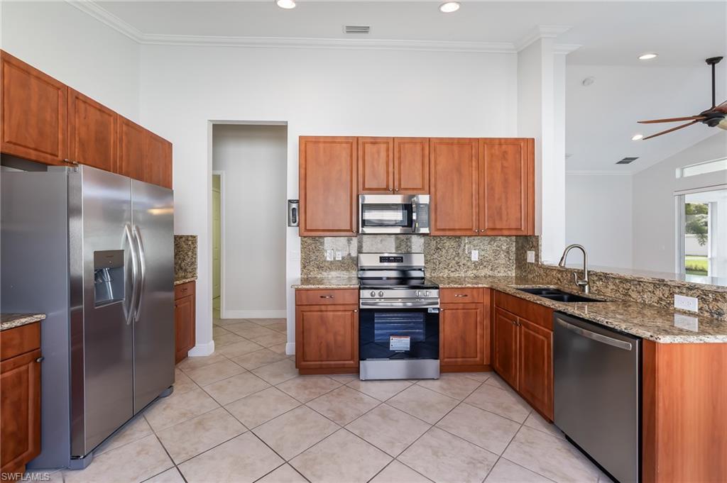 15376 Yellow Wood Dr Property Photo 4