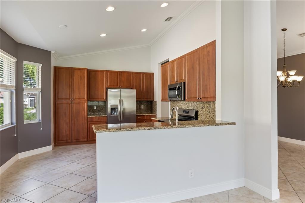 15376 Yellow Wood Dr Property Photo 10