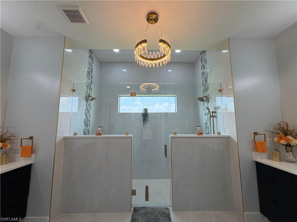 910 Venice Ave N Property Photo 11