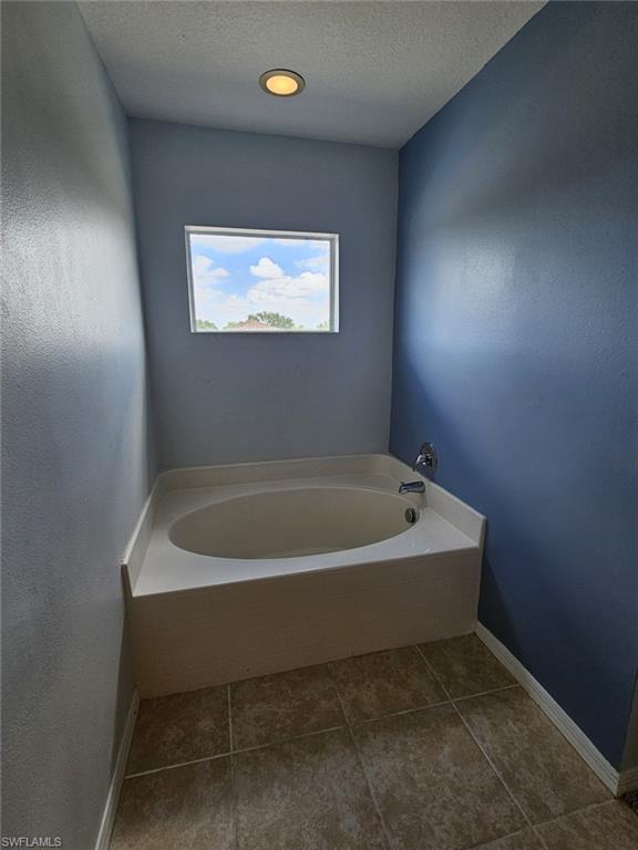 2412 King Ave N Property Photo 14