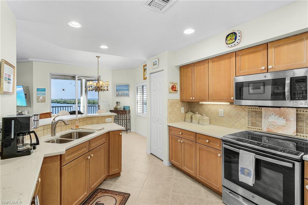 4141 Bay Beach Ln 456 Property Photo 10