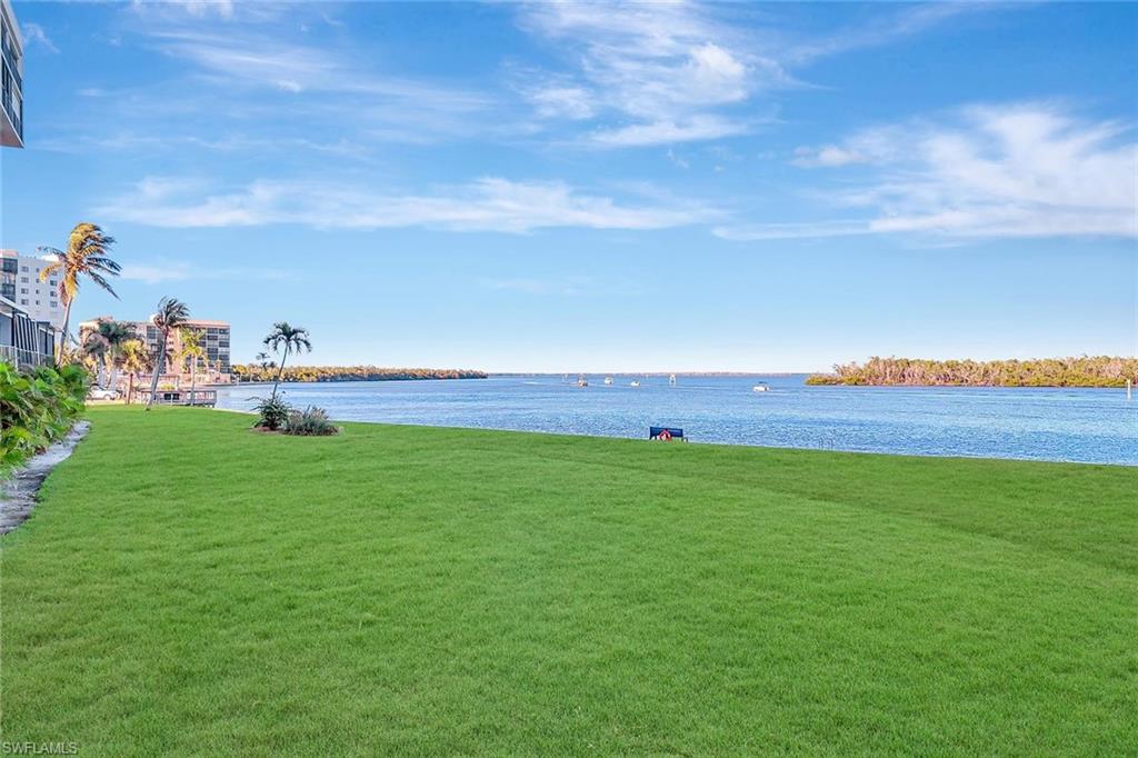 4253 Bay Beach Ln F1 Property Photo 2