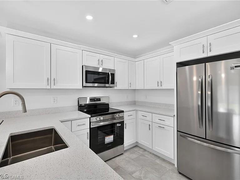 4688 Golfview Blvd Property Photo 5