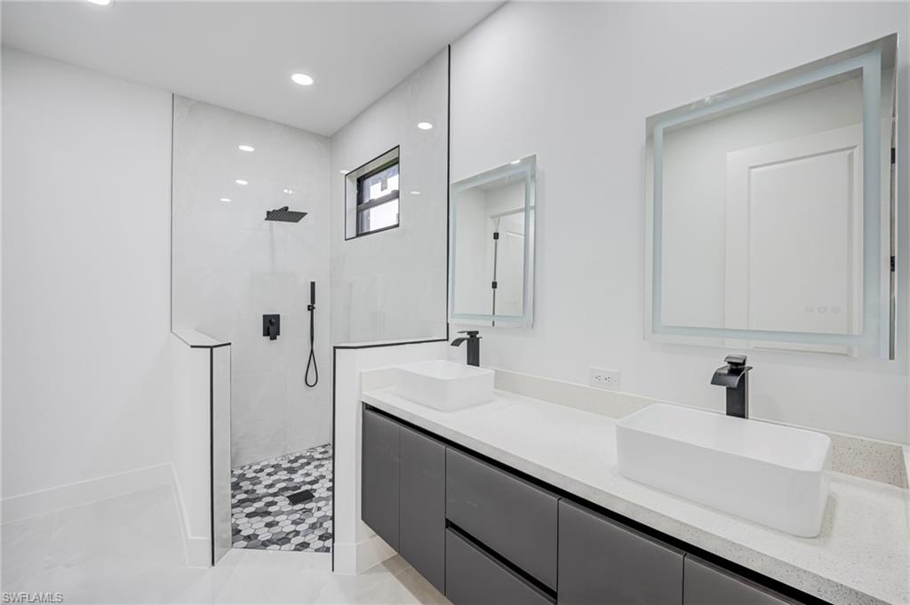 1222 Earnest St E Property Photo 17