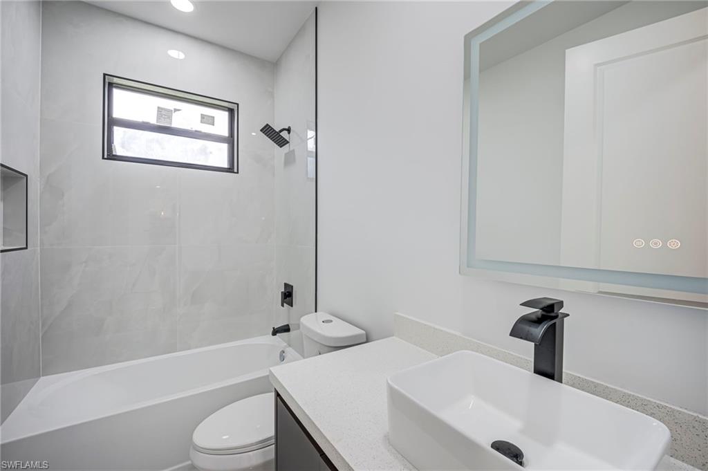 1222 Earnest St E Property Photo 22