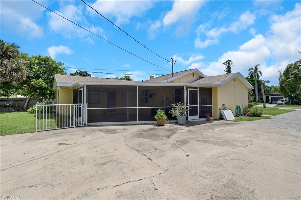 1857 Sunset Pl Property Photo 3