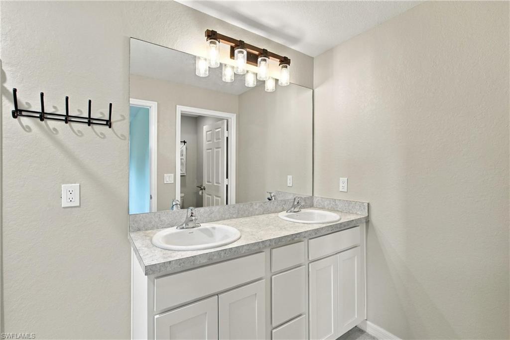 1615 Ne 34th Ln Property Photo 10