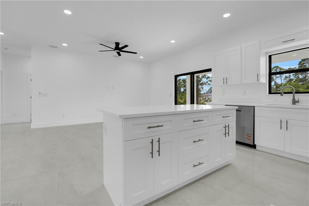 586 Genoa Ave S Property Photo 10