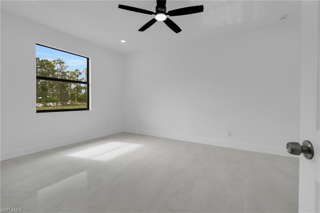 586 Genoa Ave S Property Photo 16