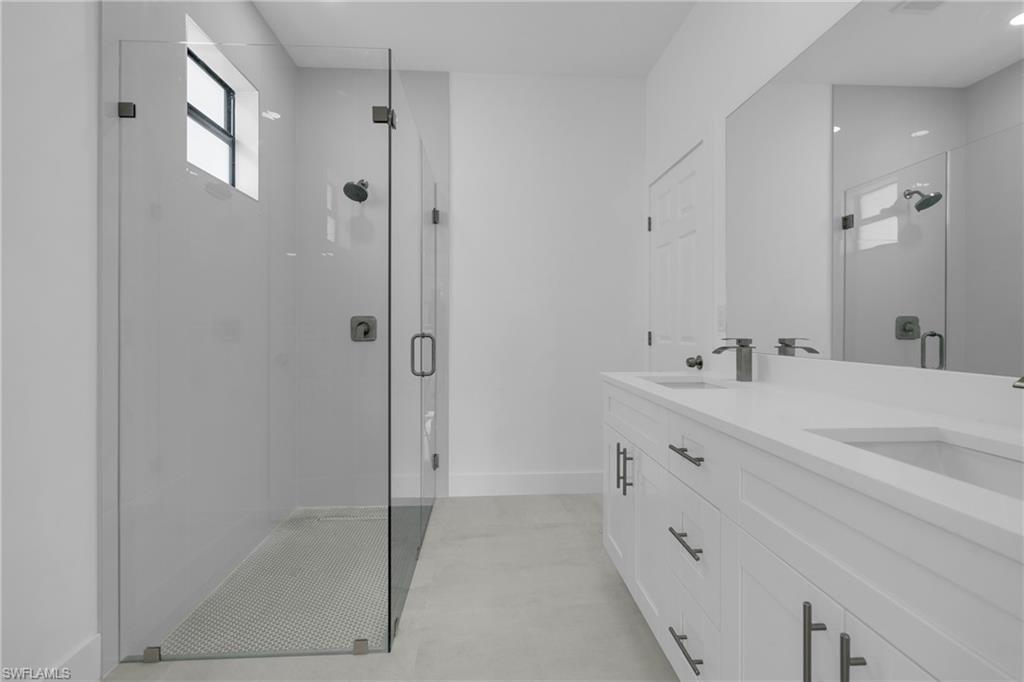 586 Genoa Ave S Property Photo 17
