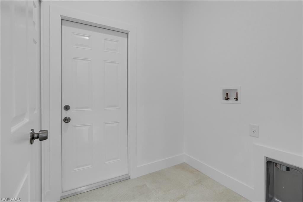 586 Genoa Ave S Property Photo 22