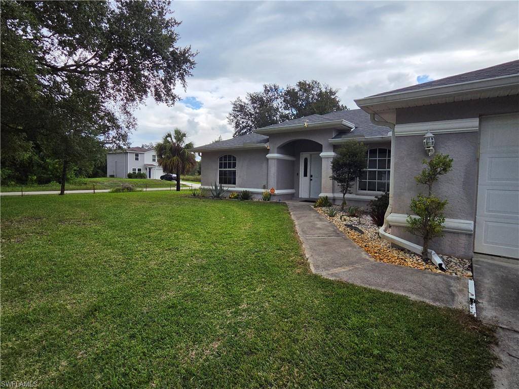 1025 Iris St E Property Photo 4