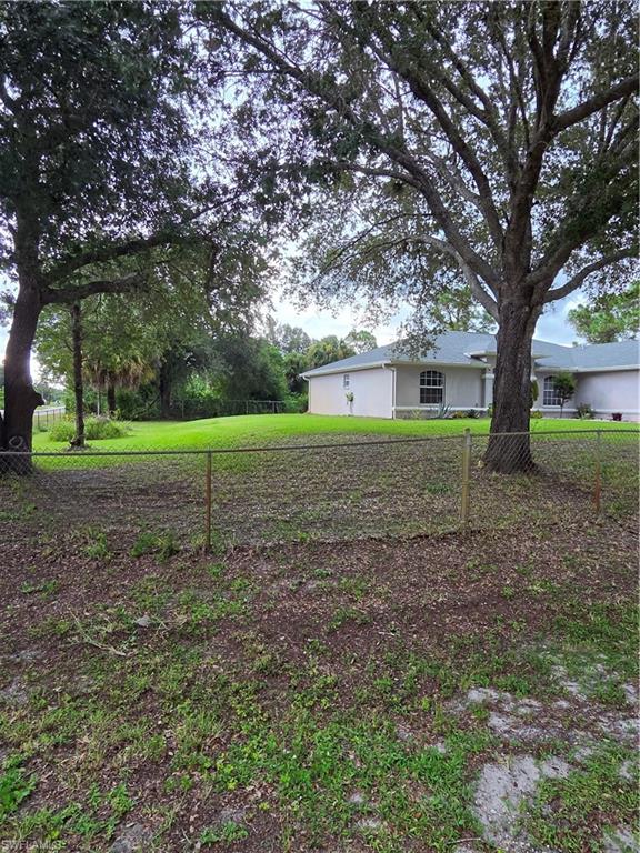 1025 Iris St E Property Photo 6