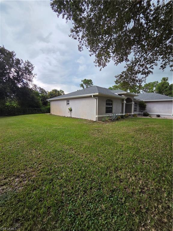 1025 Iris St E Property Photo 7