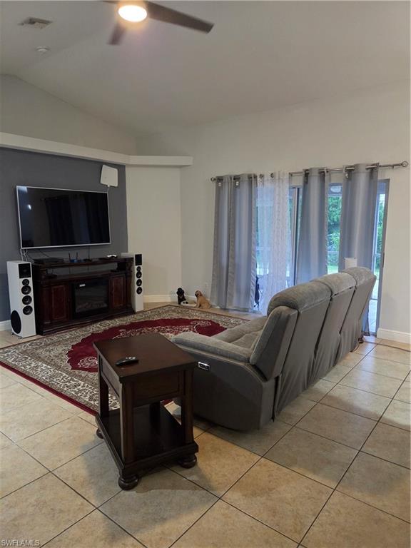 1025 Iris St E Property Photo 25