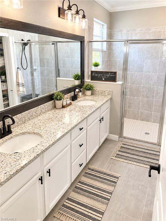 17556 Winding Wood Ln Property Photo 4