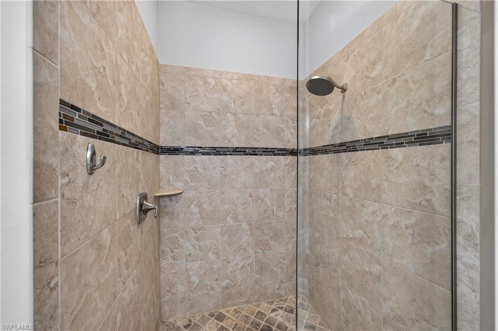 221 Shadroe Cove Cir 1303 Property Photo 24