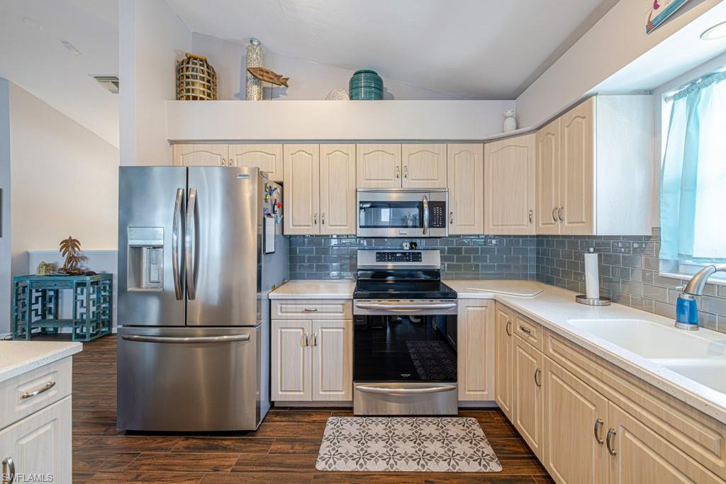 18110 Parkridge Ct Property Photo 5
