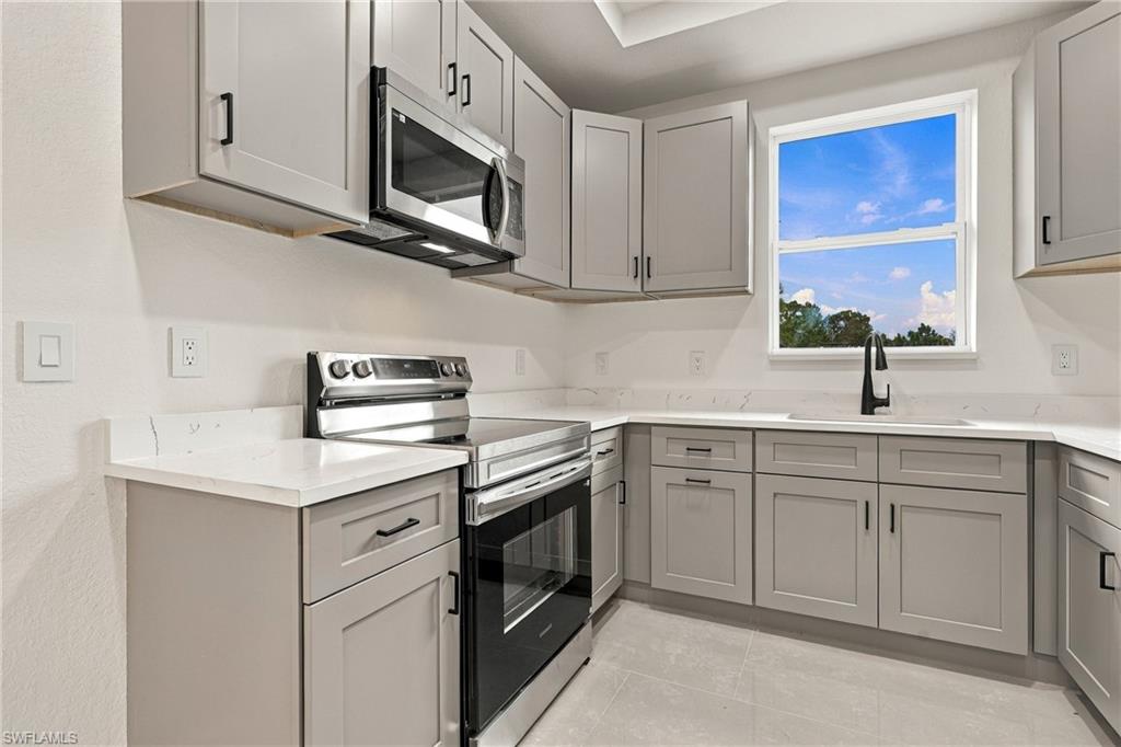 3011 54th St W Property Photo 6