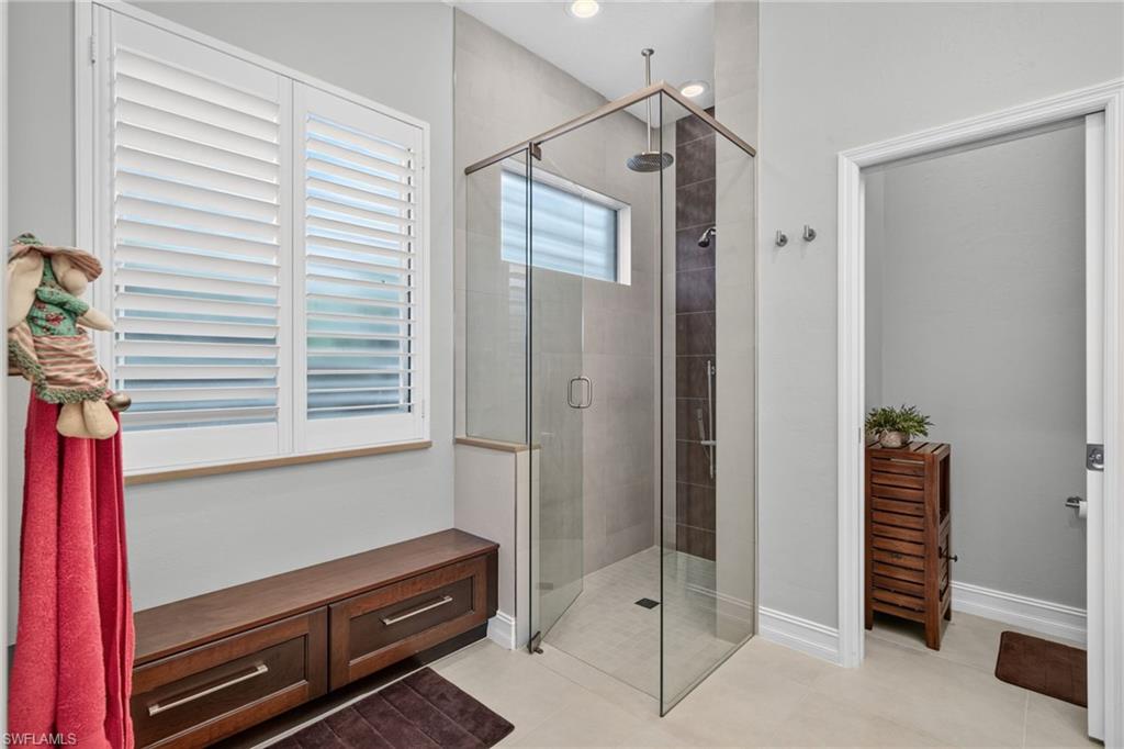 28502 Highgate Dr Property Photo 24