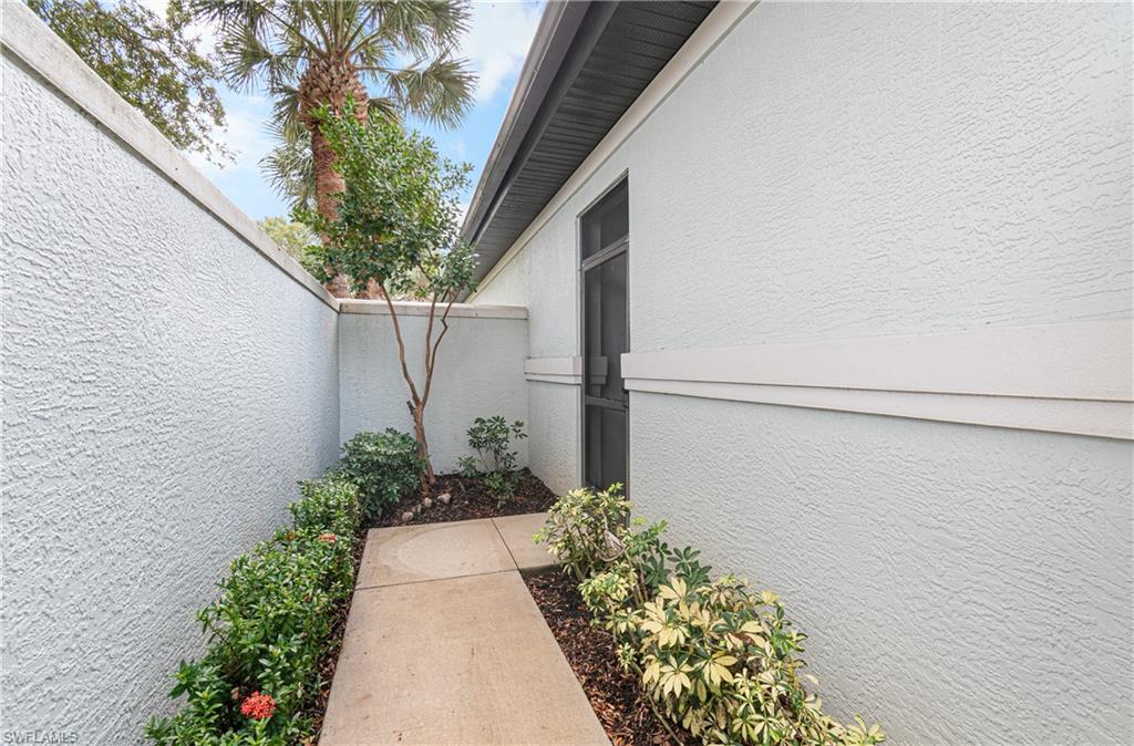 10663 Avila Cir Property Photo 4