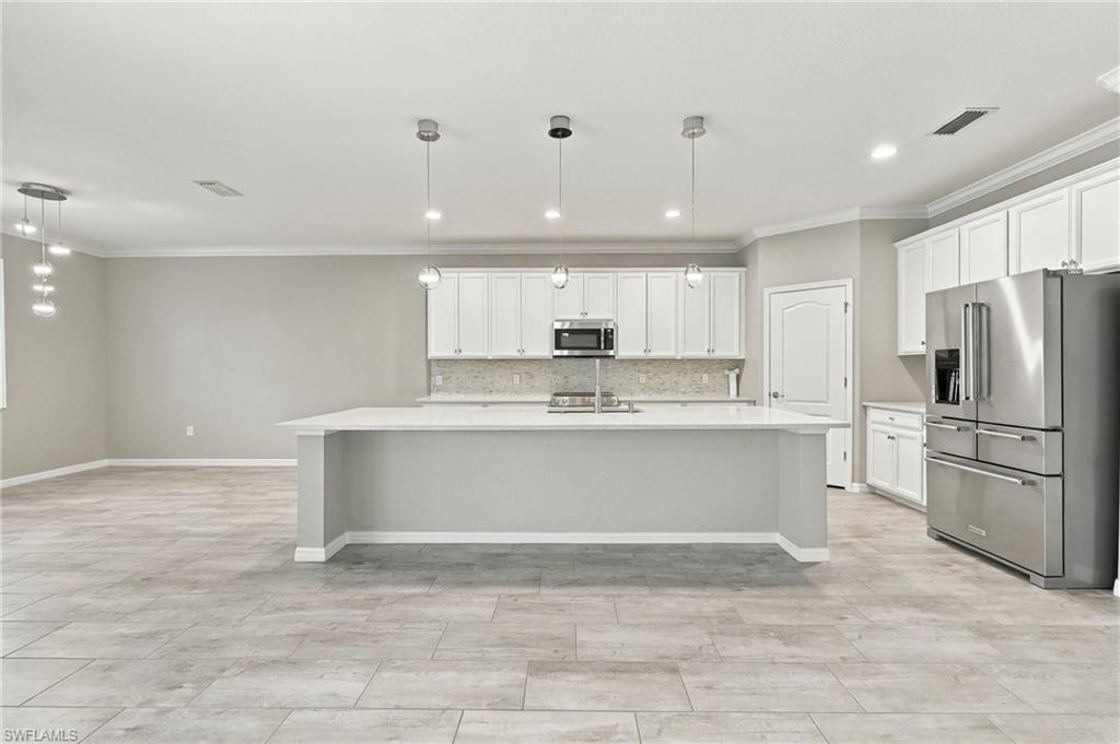 10081 Avalon Lake Cir Property Photo 4