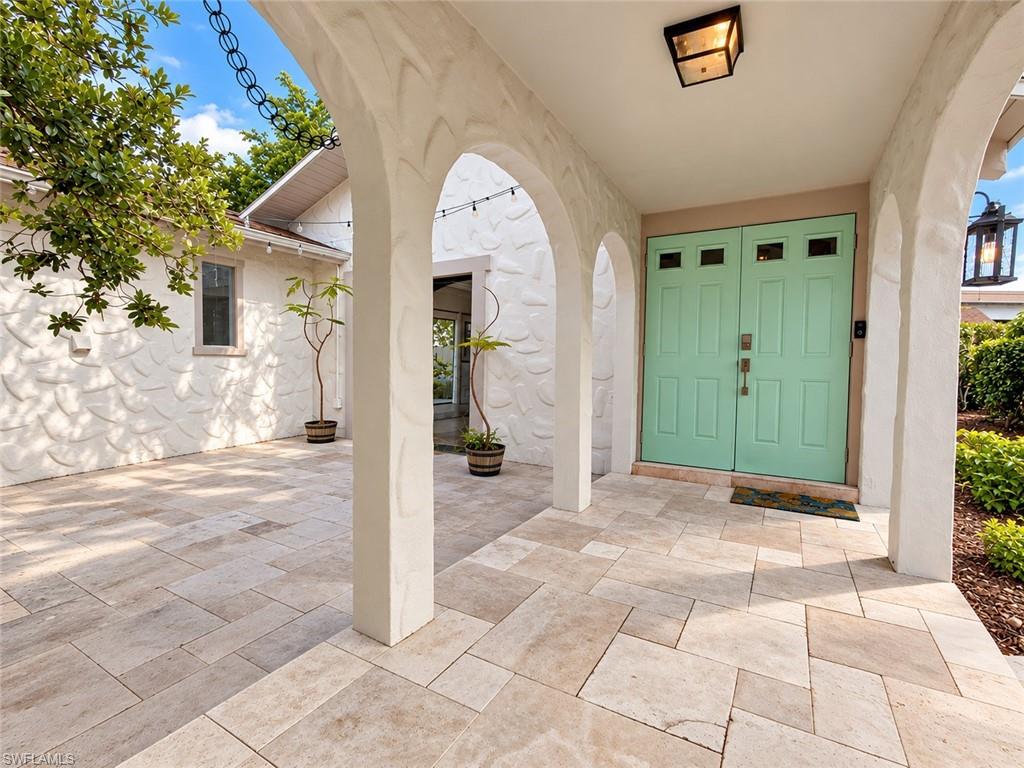 4272 Island Cir B Property Photo 4