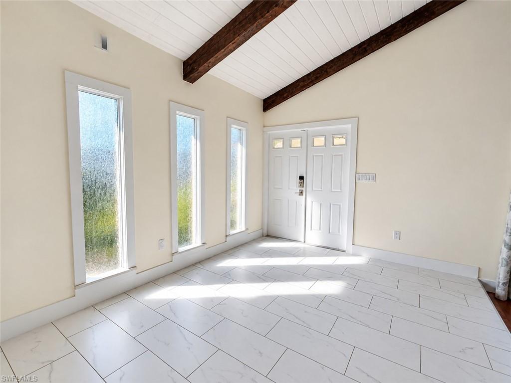 4272 Island Cir B Property Photo 6