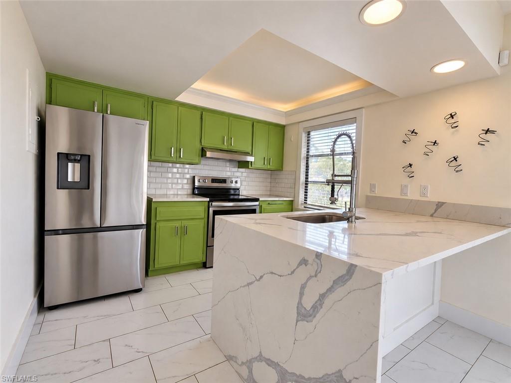 4272 Island Cir B Property Photo 9
