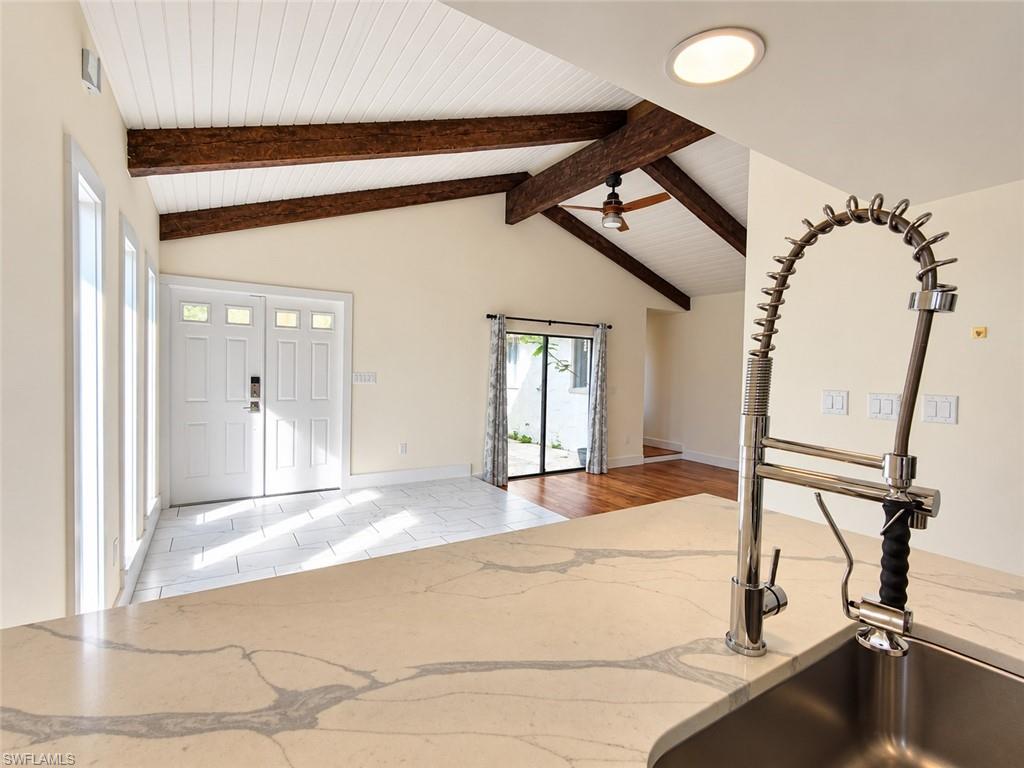 4272 Island Cir B Property Photo 11