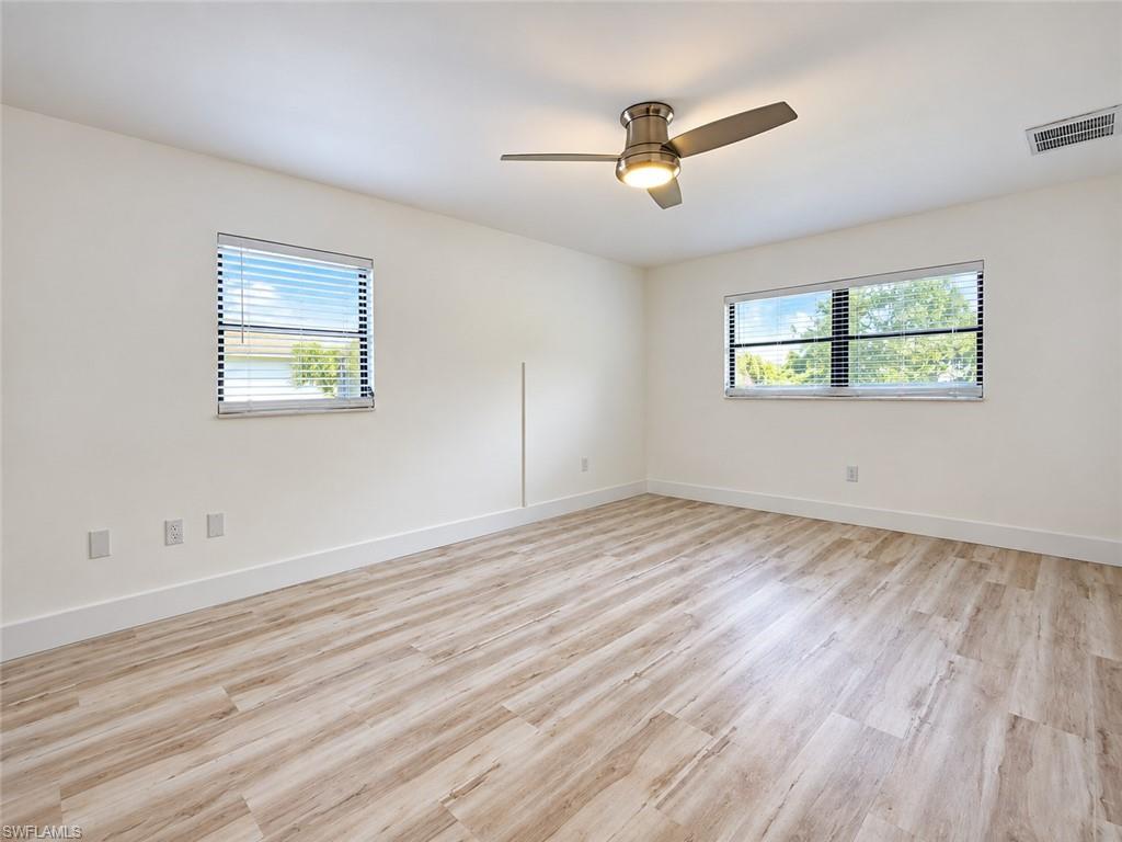 4272 Island Cir B Property Photo 15