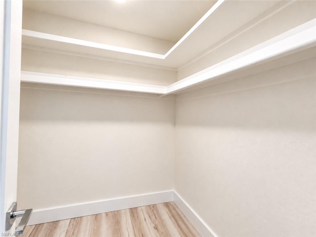 4272 Island Cir B Property Photo 17
