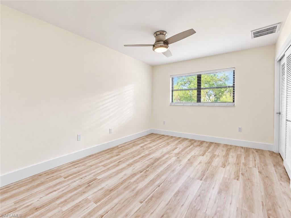 4272 Island Cir B Property Photo 21