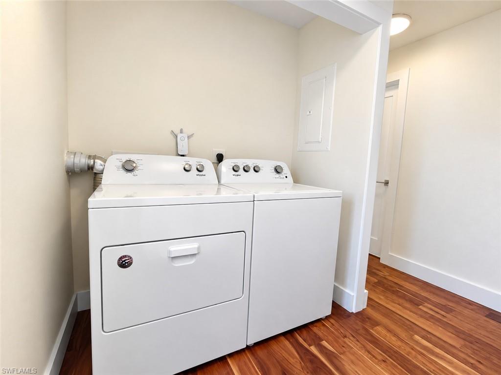 4272 Island Cir B Property Photo 25