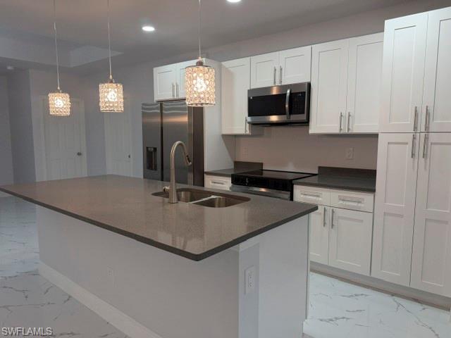 746 Eisenhower Blvd Property Photo 2