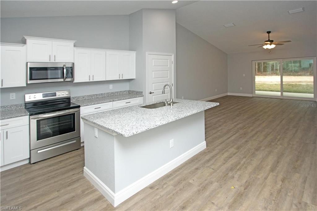9342/9344 N Peachtree Way Property Photo 6