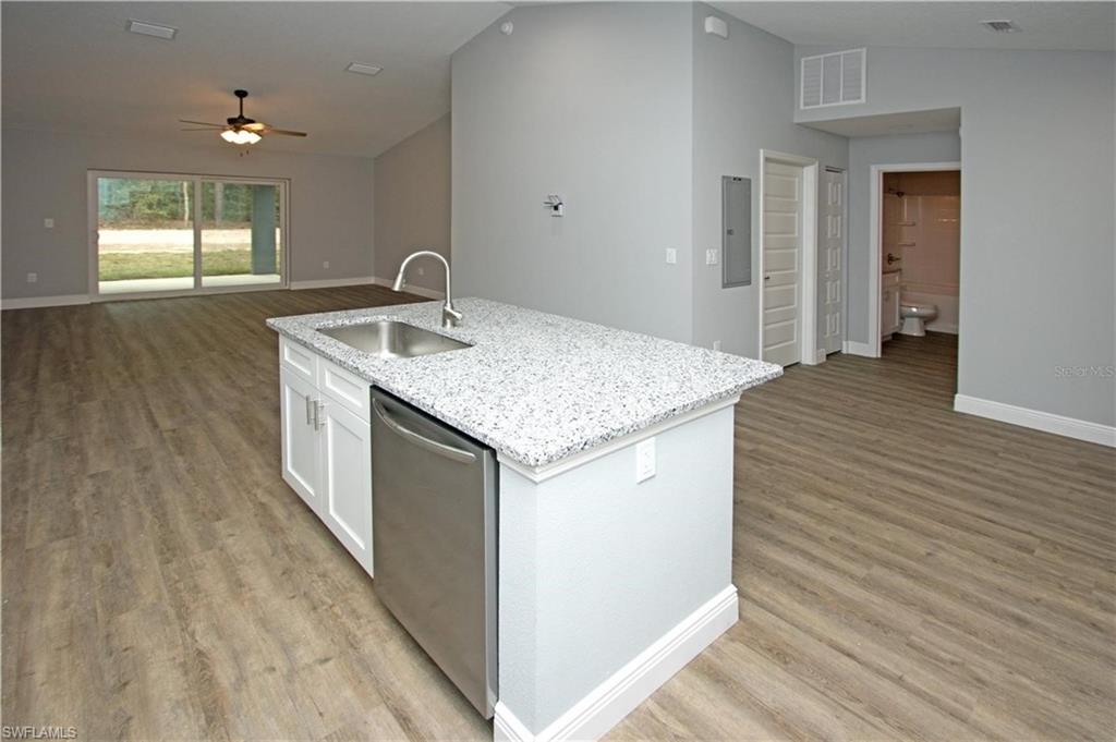 9342/9344 N Peachtree Way Property Photo 7