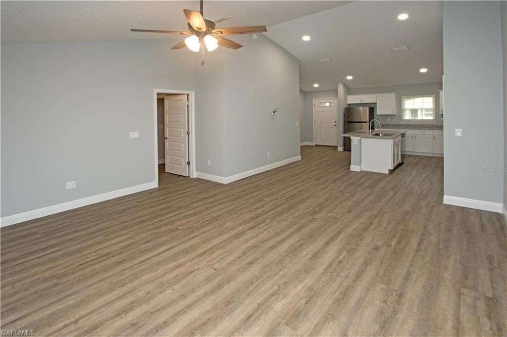 9342/9344 N Peachtree Way Property Photo 9