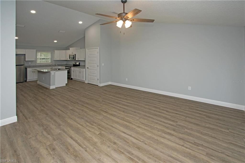 9342/9344 N Peachtree Way Property Photo 10