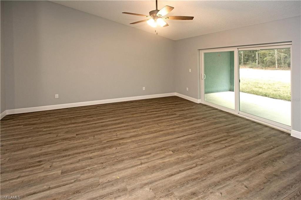 9342/9344 N Peachtree Way Property Photo 11