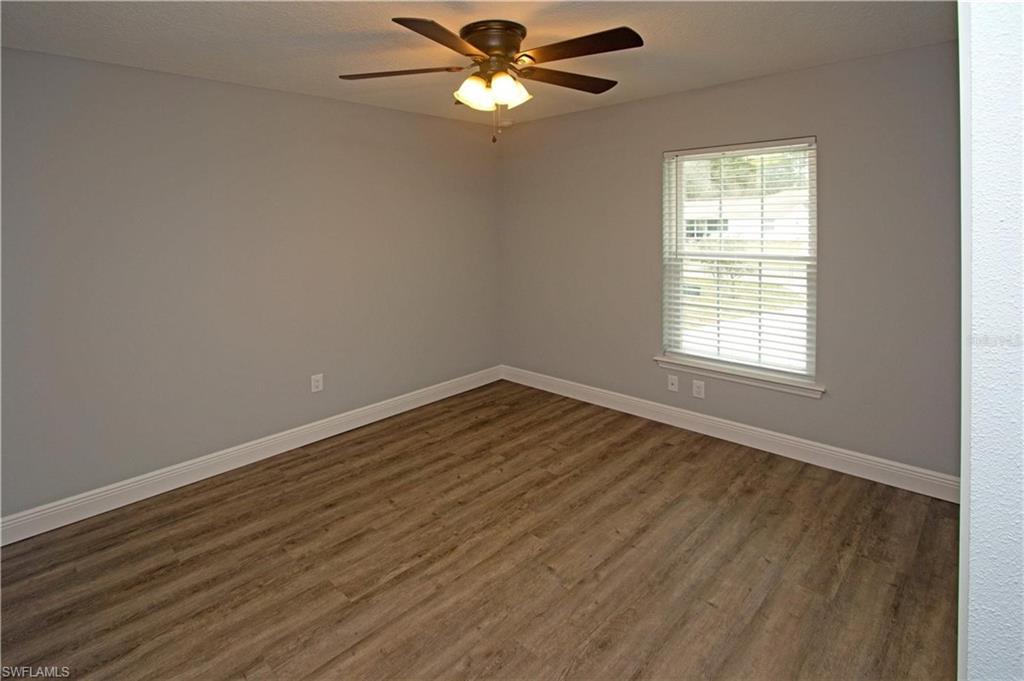 9342/9344 N Peachtree Way Property Photo 13