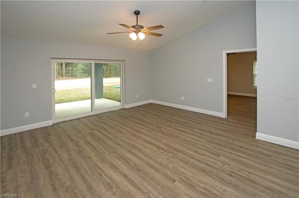 9342/9344 N Peachtree Way Property Photo 14