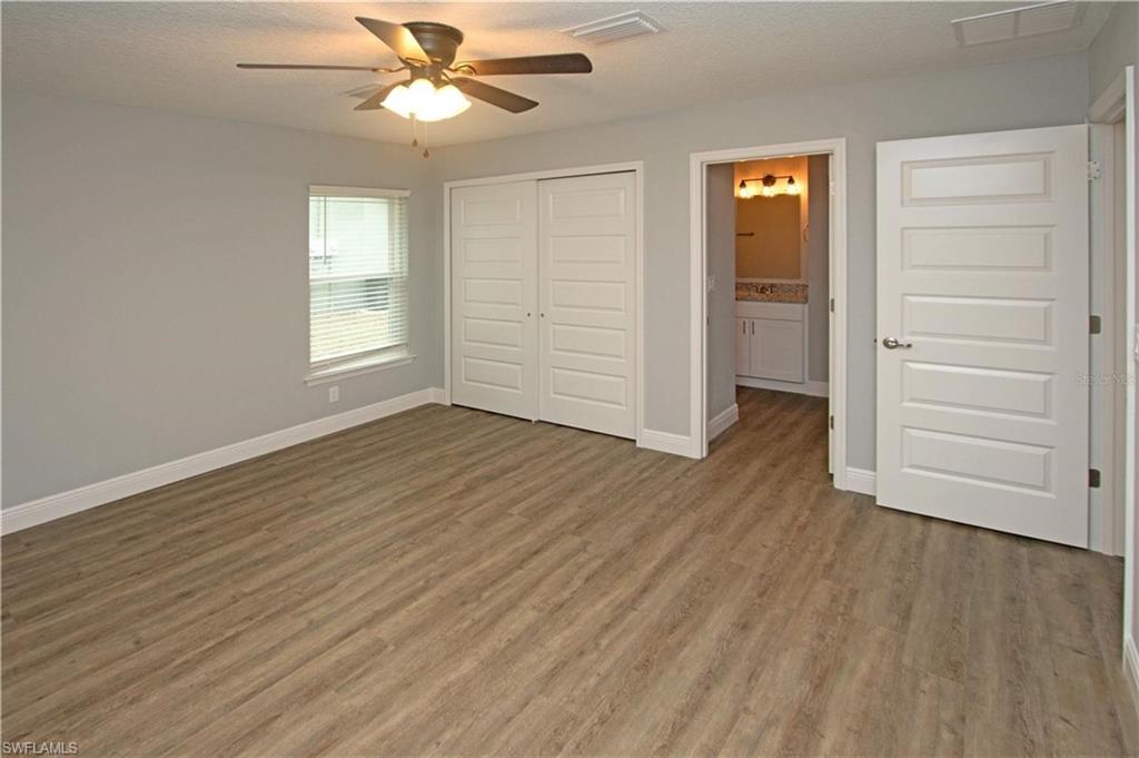 9342/9344 N Peachtree Way Property Photo 15