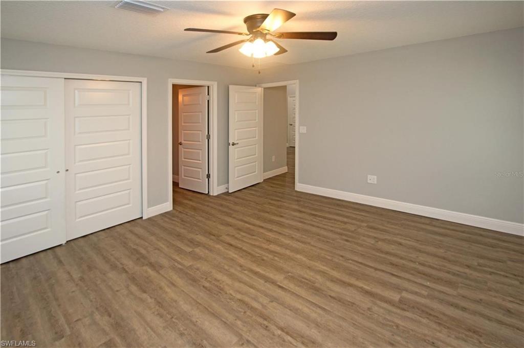 9342/9344 N Peachtree Way Property Photo 17