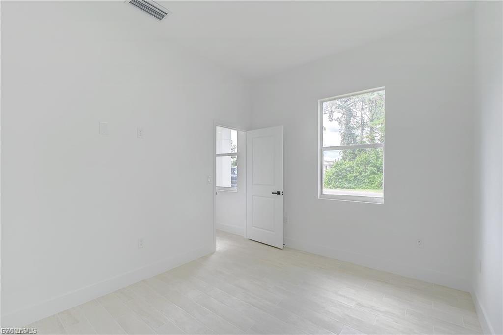 940 Lakeside Dr Property Photo 15