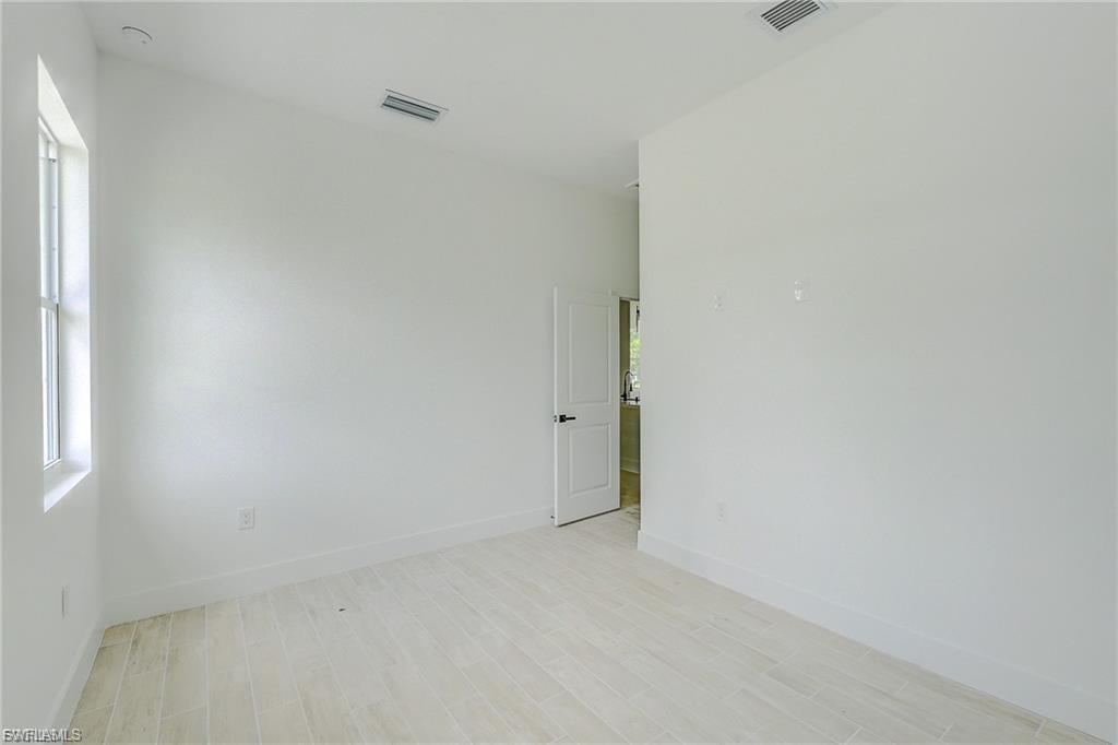 940 Lakeside Dr Property Photo 18