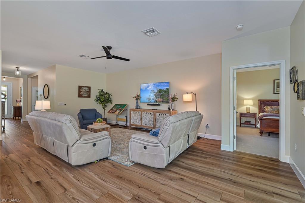 15136 Yellow Wood Dr Property Photo 24